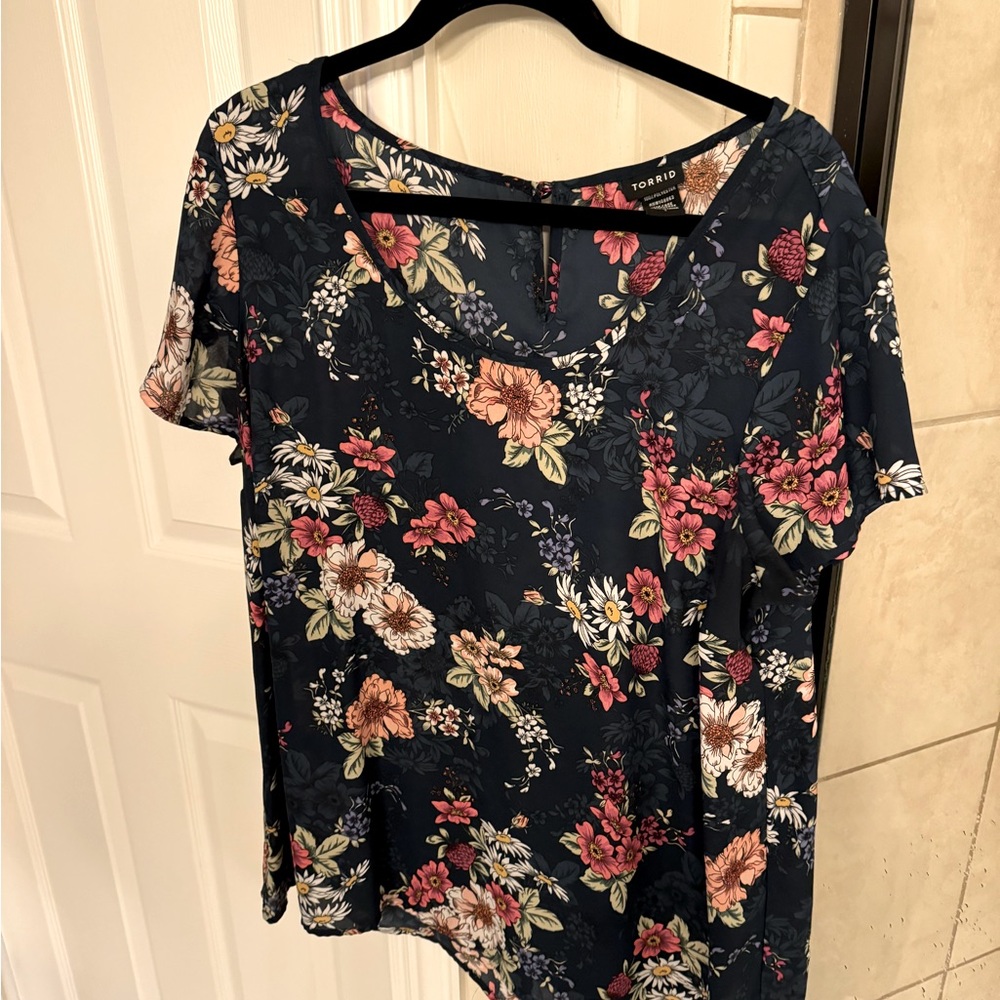 Size 1 barely worn Torrid floral top